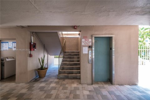 Apartamento en alquiler en North Miami Beach, Florida, 1 dormitorio, 60.39 m2 № 1944701 - foto 7
