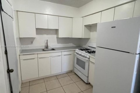 Apartamento en alquiler en North Miami Beach, Florida, 1 dormitorio, 60.39 m2 № 1944701 - foto 2