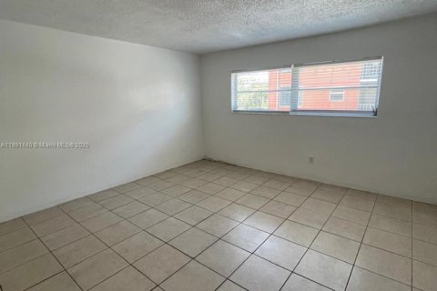 Apartamento en alquiler en North Miami Beach, Florida, 1 dormitorio, 60.39 m2 № 1944701 - foto 3
