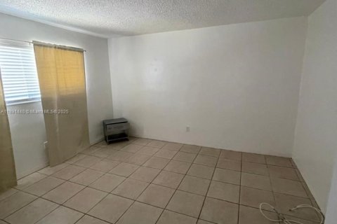 Apartamento en alquiler en North Miami Beach, Florida, 1 dormitorio, 60.39 m2 № 1944701 - foto 4