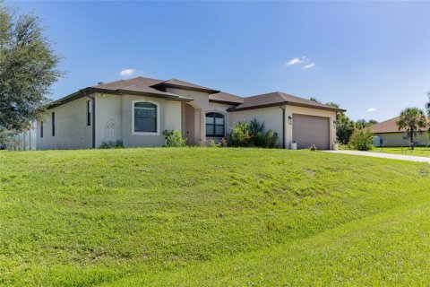 Villa ou maison à vendre à North Port, Floride: 3 chambres, 197.7 m2 № 2390859 - photo 2
