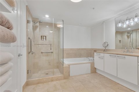 Condo in Miami, Florida, 1 bedroom  № 2053047 - photo 7