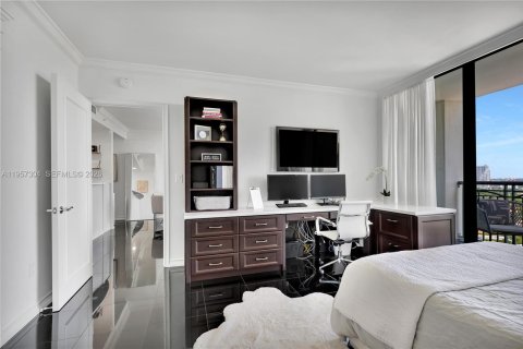 Condo in Miami, Florida, 1 bedroom  № 2053047 - photo 2