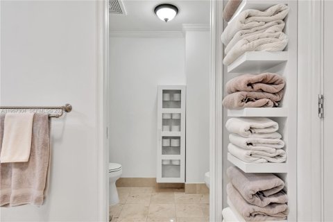 Condo in Miami, Florida, 1 bedroom  № 2053047 - photo 8