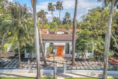 Casa en Hollywood, Florida 4 dormitorios, 362.32 m2 № 2074670