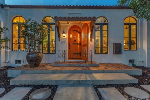 Casa en venta en Hollywood, Florida, 4 dormitorios, 362.32 m2 № 2074670 - foto 2