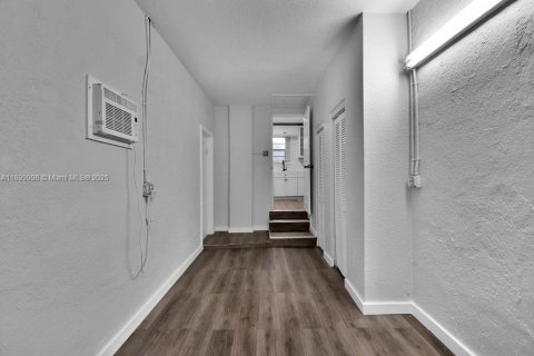 Casa en alquiler en Miami, Florida, 3 dormitorios, 114.27 m2 № 1964190 - foto 24