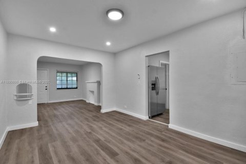 Casa en alquiler en Miami, Florida, 3 dormitorios, 114.27 m2 № 1964190 - foto 14