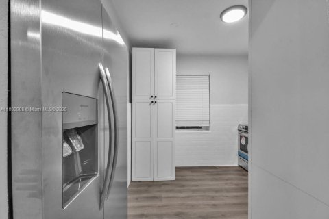 Casa en alquiler en Miami, Florida, 3 dormitorios, 114.27 m2 № 1964190 - foto 15