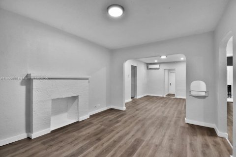 Casa en alquiler en Miami, Florida, 3 dormitorios, 114.27 m2 № 1964190 - foto 5