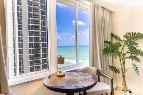 Condo in Sunny Isles Beach, Florida  № 2075231 - photo 3