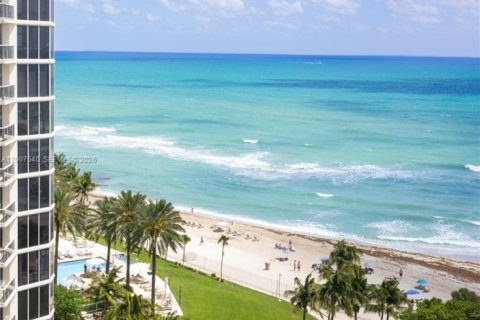 Condo in Sunny Isles Beach, Florida  № 2075231 - photo 16