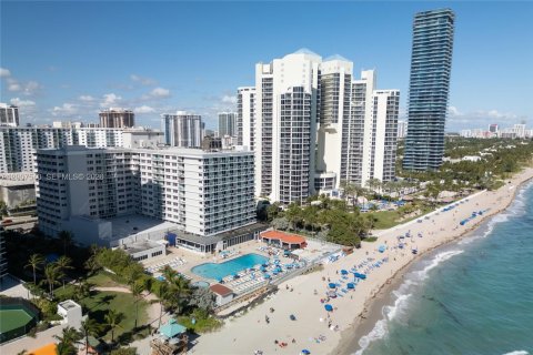Condo in Sunny Isles Beach, Florida  № 2075231 - photo 29