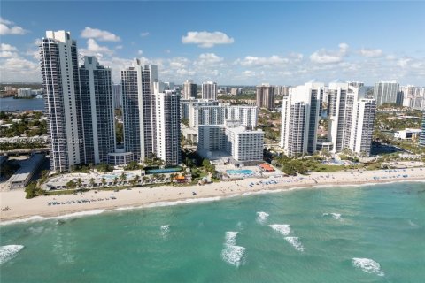 Condo in Sunny Isles Beach, Florida  № 2075231 - photo 20
