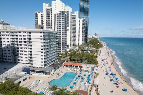 Condo in Sunny Isles Beach, Florida  № 2075231 - photo 28