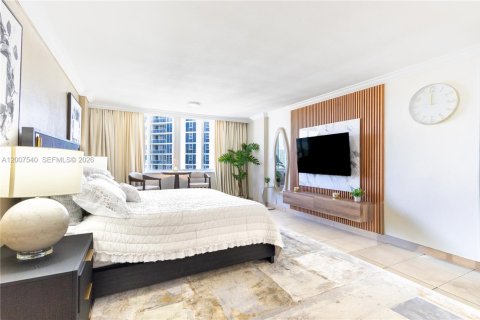 Condo in Sunny Isles Beach, Florida  № 2075231 - photo 7