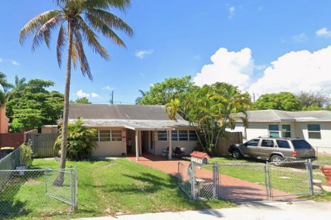 Townhouse in Dania Beach, Florida 2 bedrooms, 119.19 sq.m. № 2250739