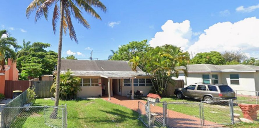 Townhouse in Dania Beach, Florida 2 bedrooms, 119.19 sq.m. № 2250739