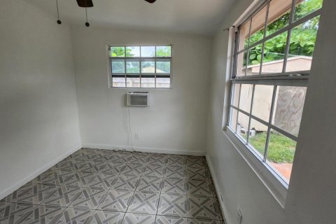 Townhouse in Dania Beach, Florida 2 bedrooms, 119.19 sq.m. № 2250739 - photo 2