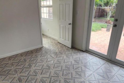 Townhouse in Dania Beach, Florida 2 bedrooms, 119.19 sq.m. № 2250739 - photo 8