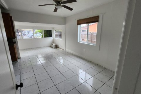 Townhouse in Dania Beach, Florida 2 bedrooms, 119.19 sq.m. № 2250739 - photo 4