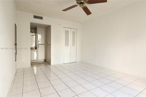 Condo in Sunny Isles Beach, Florida, 1 bedroom  № 1928745 - photo 28