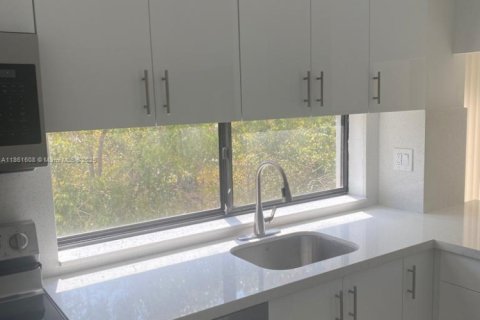 Condo in Sunny Isles Beach, Florida, 1 bedroom  № 1928745 - photo 21