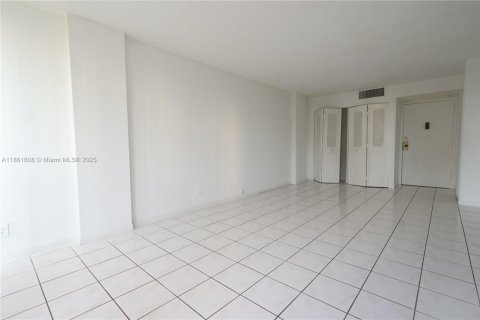 Condo in Sunny Isles Beach, Florida, 1 bedroom  № 1928745 - photo 26