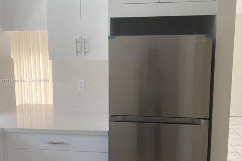 Condo in Sunny Isles Beach, Florida, 1 bedroom  № 1928745 - photo 24