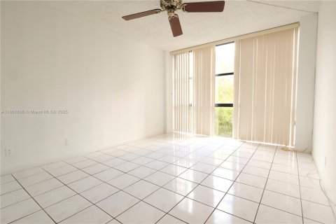 Condo in Sunny Isles Beach, Florida, 1 bedroom  № 1928745 - photo 27