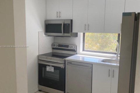 Condo in Sunny Isles Beach, Florida, 1 bedroom  № 1928745 - photo 22