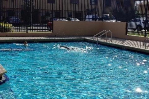 Снять в аренду кондоминиум в Хайалиа, Флорида 2 спальни, 99.96м2, № 2062542 - фото 4