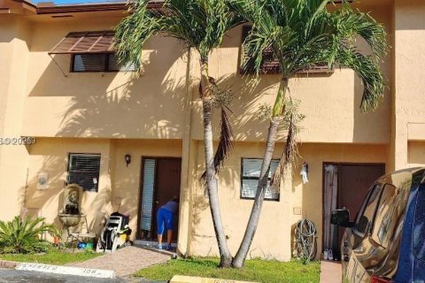 Снять в аренду кондоминиум в Хайалиа, Флорида 2 спальни, 99.96м2, № 2062542 - фото 2