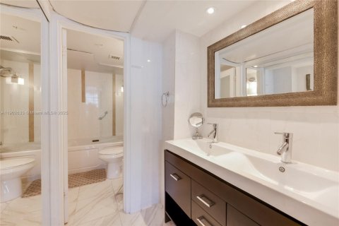 Condominio en alquiler en Miami Beach, Florida, 2 dormitorios, 99.31 m2 № 1952996 - foto 12