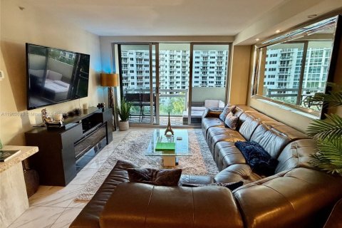 Condominio en alquiler en Miami Beach, Florida, 2 dormitorios, 99.31 m2 № 1952996 - foto 4