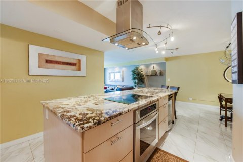 Condominio en alquiler en Miami Beach, Florida, 2 dormitorios, 99.31 m2 № 1952996 - foto 9