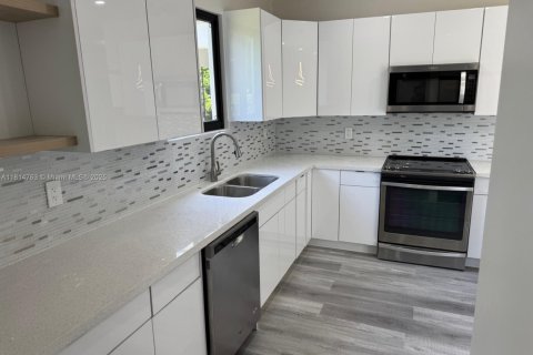 Casa en venta en Miami, Florida, 3 dormitorios, 110.93 m2 № 1967003 - foto 4