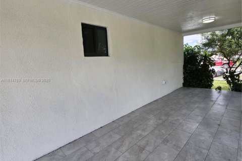 Casa en venta en Miami, Florida, 3 dormitorios, 110.93 m2 № 1967003 - foto 28