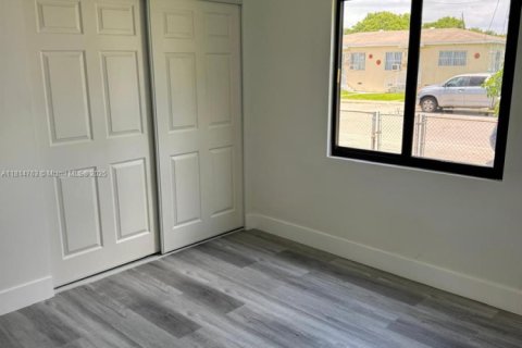 Casa en venta en Miami, Florida, 3 dormitorios, 110.93 m2 № 1967003 - foto 15