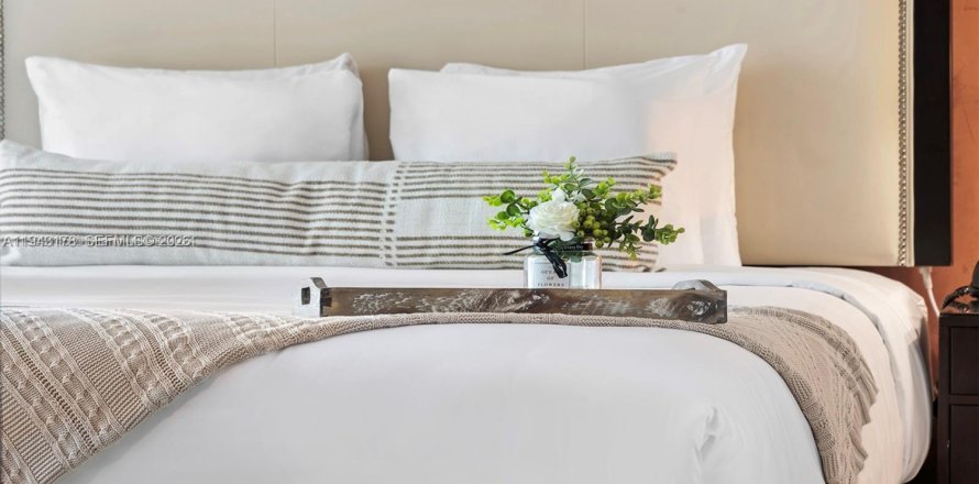 Estudio en el Condominio en Miami Beach, Florida  № 2059826