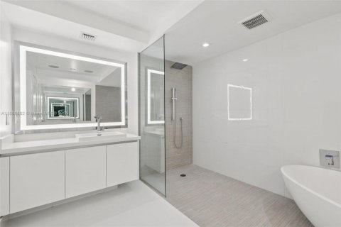 Copropriété à louer à Sunny Isles Beach, Floride: 3 chambres, 175.77 m2 № 1944417 - photo 28