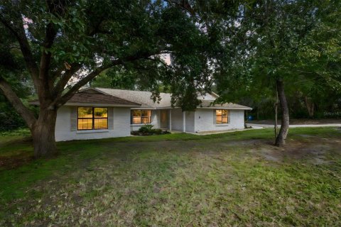 House in DeBary, Florida 3 bedrooms, 207.36 sq.m. № 1894677 - photo 2