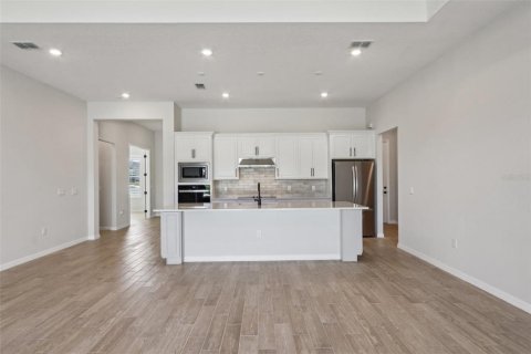 House in Winter Garden, Florida 3 bedrooms, 213.49 sq.m. № 1592812 - photo 6