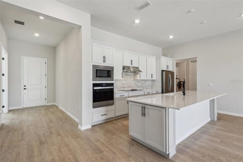House in Winter Garden, Florida 3 bedrooms, 213.49 sq.m. № 1592812 - photo 7