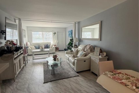 Кондоминиум с 1 спальней в Майами-Бич, Флорида № 2005467