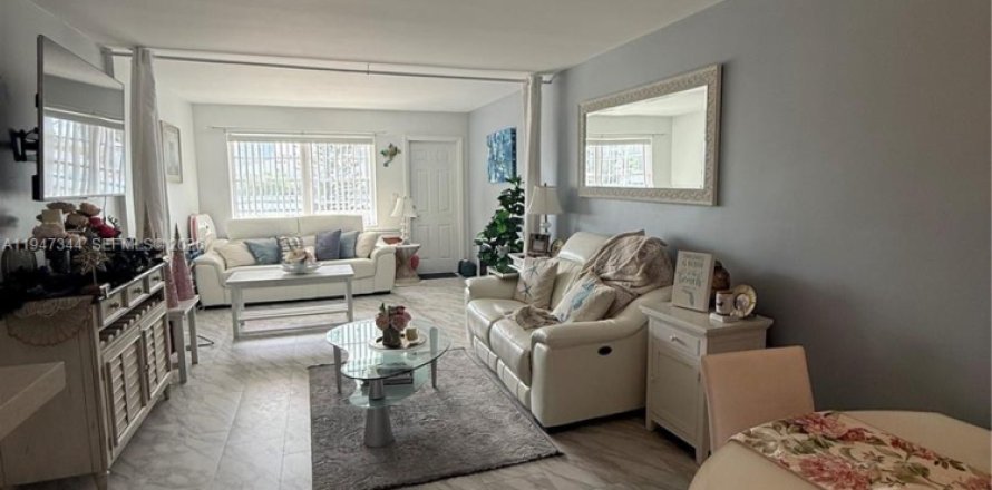 Кондоминиум с 1 спальней в Майами-Бич, Флорида № 2005467