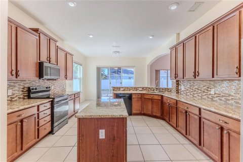 House in Spring Hill, Florida 4 bedrooms, 259.75 sq.m. № 2225262 - photo 13