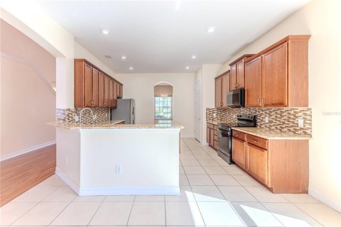 House in Spring Hill, Florida 4 bedrooms, 259.75 sq.m. № 2225262 - photo 19