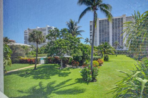 Снять в аренду кондоминиум в Бока-Ратон, Флорида 2 спальни, 84.08м2, № 1045409 - фото 1
