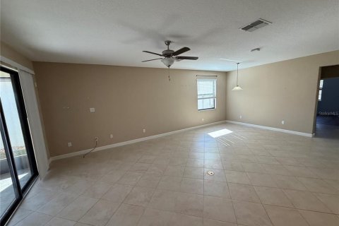 House in Wimauma, Florida 2 bedrooms, 156.35 sq.m. № 2134418 - photo 6